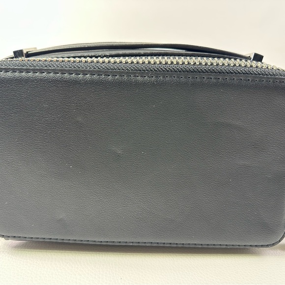 Women’s NEW DKNY Carter Logo Camera Crossbody Bag - Picture 8 of 12